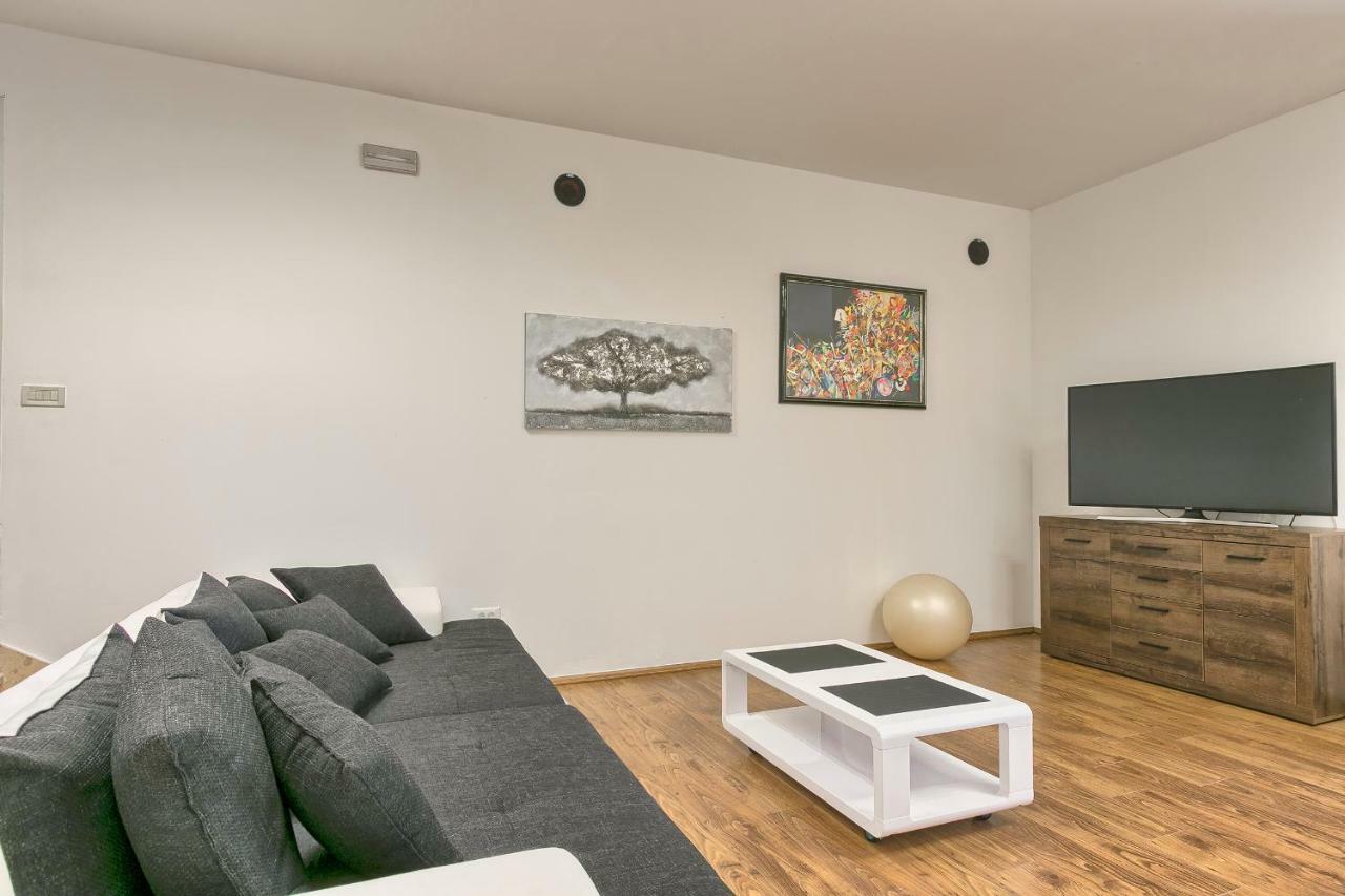 Wellness Apartman Kaiser بولا المظهر الخارجي الصورة